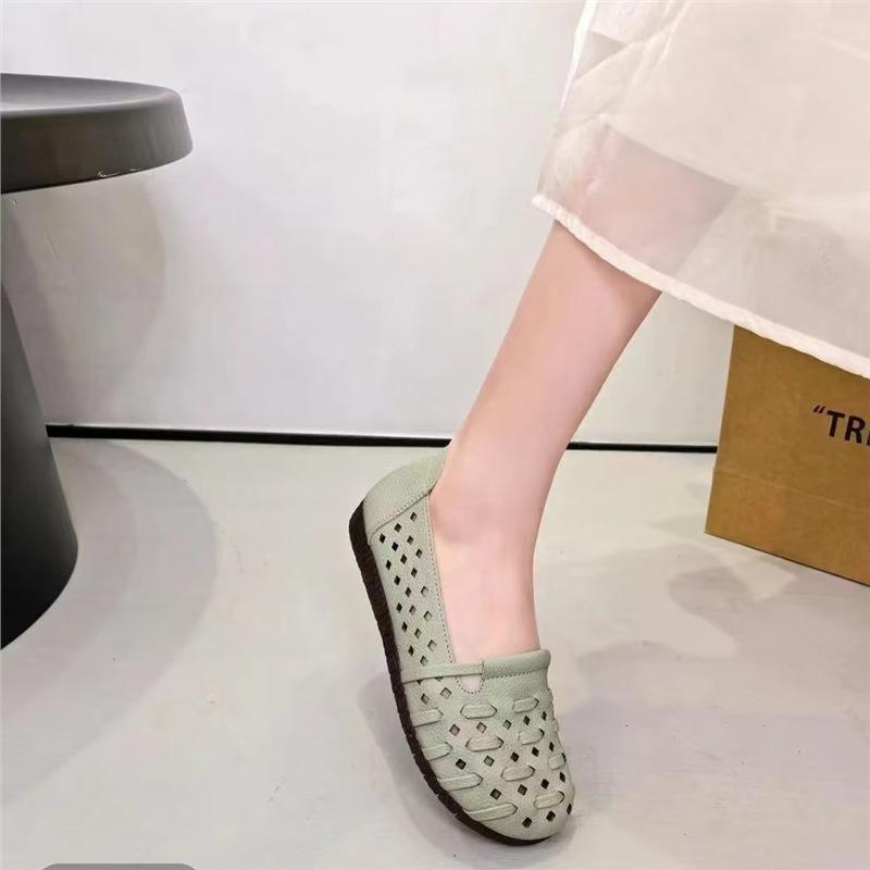 2025 summer new hollow hole shoes beef tendon soft sole one pedal casual breathable mother shoes flat single shoes women