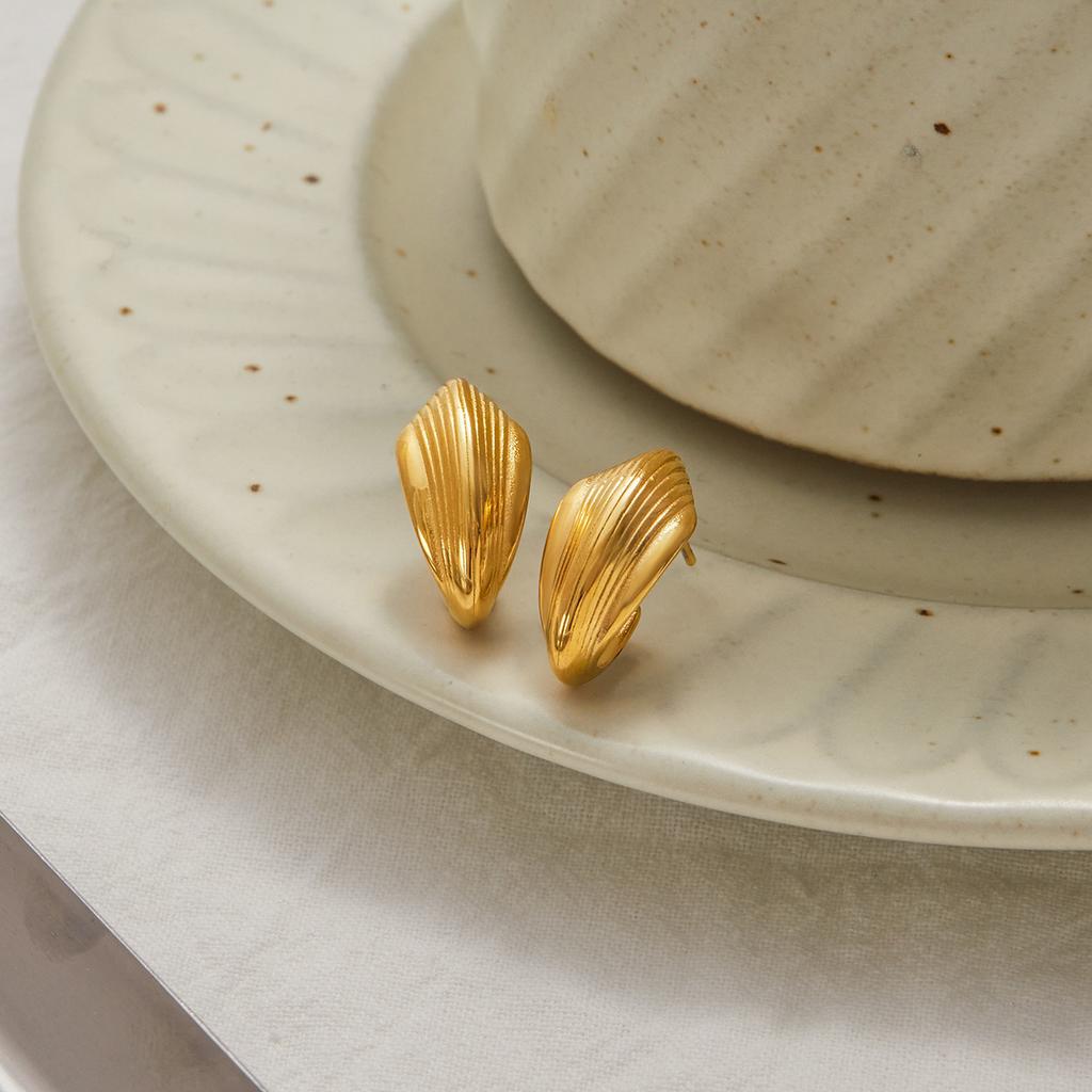 Classic 18K Gold Ribbed Line Textured C Ring Earrings Ear Jewelry