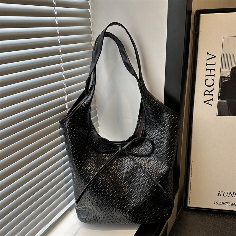 2025 early spring woven texture tote bag new simple casual retro large capacity versatile daily shoulder bag women
