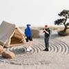 2 Pieces 1:64 Scale Figures Tiny People Model Diorama Scenery Resin Hiking Climbing Figurines