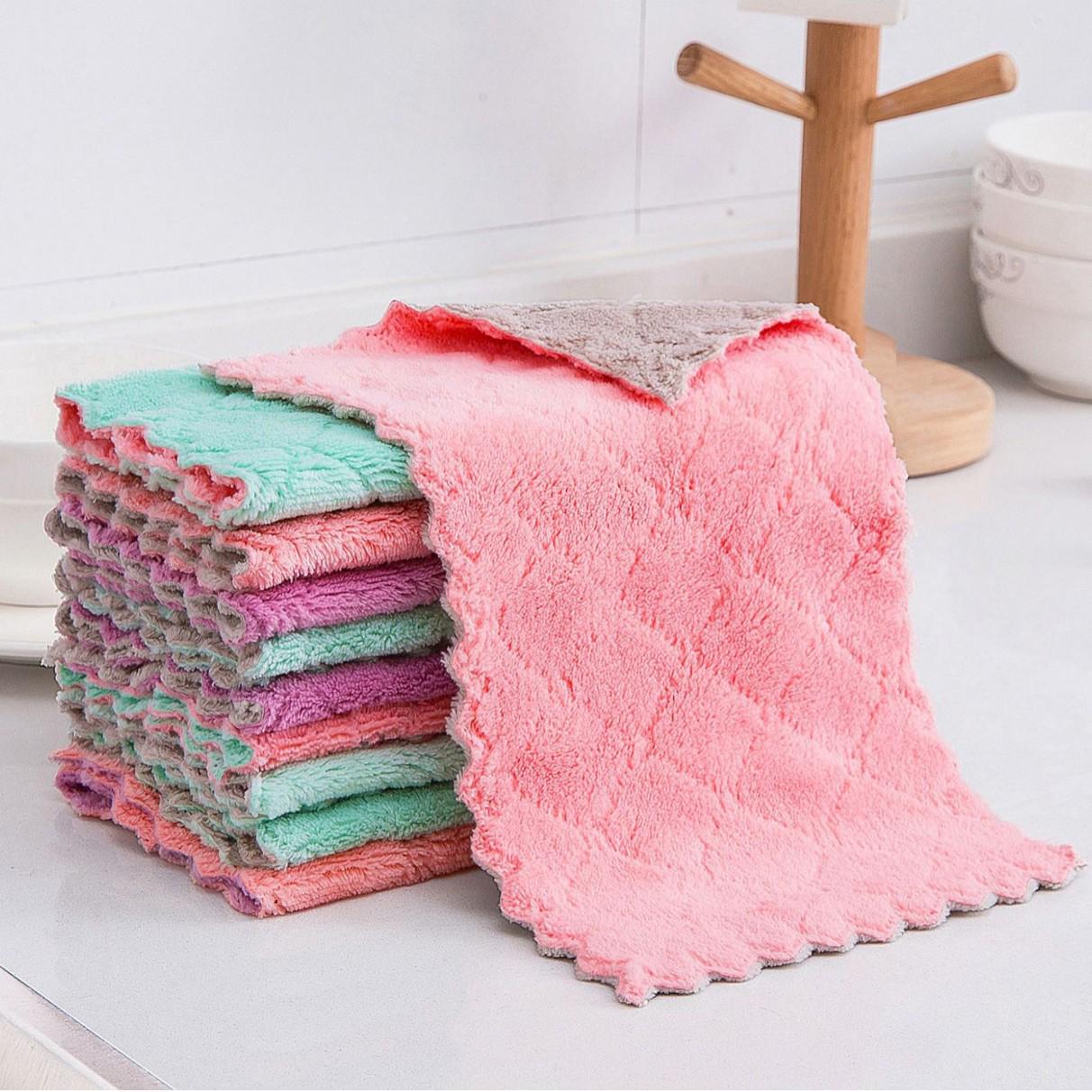 Double-Layer Coral Fleece Cleaning Cloth: Absorbent Towel for Home Cleaning, Dishwashing, Oil-Absorbing, and Dusting. 15x21 cm