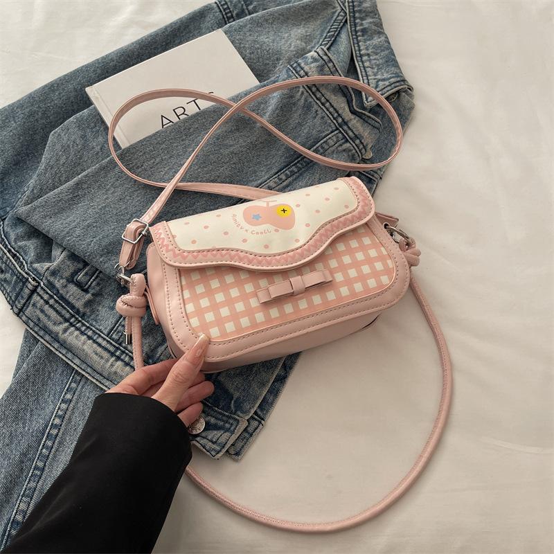 

Cute pink apple niche women s bag, new underarm shoulder bag, portable niche women s bag, small square bag.