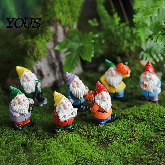 Durable Outdoor Gnome Statue Mini Gnomes Figurine, Resin Welcome Garden Statue, Small Decorative Yard Figurine Dwarf Ornament for Fairy Garden, Flower