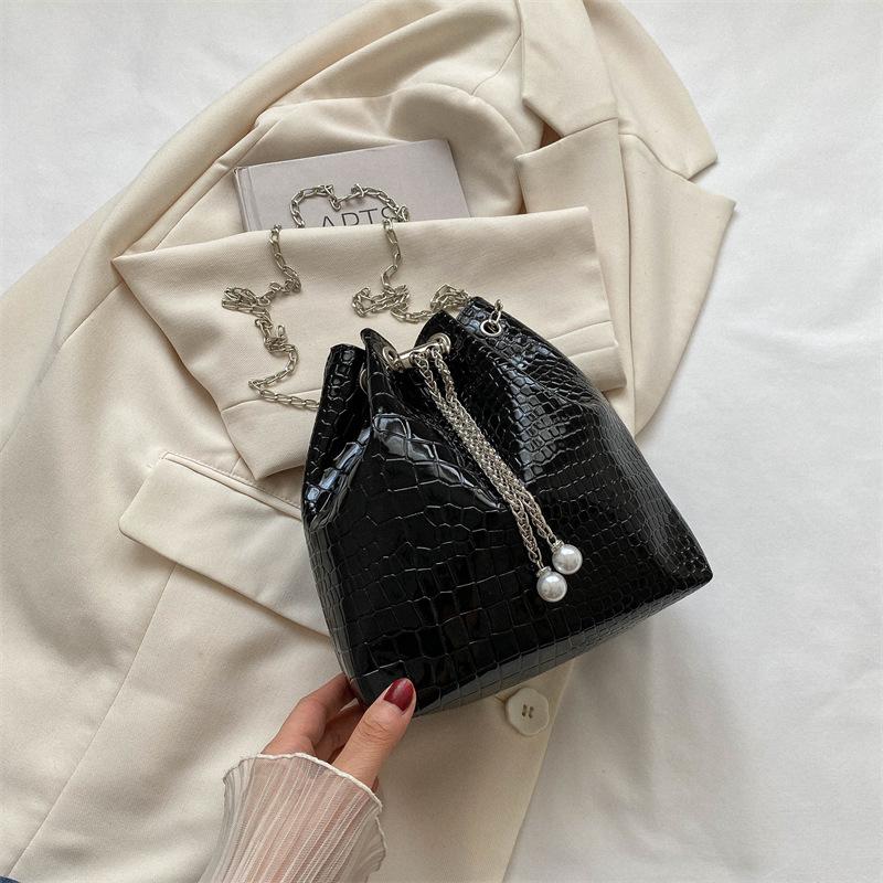 

2024 новые сумки мода повседневная одно плечо простая повседневная сумка-мессенджер ретро повседневная сумка-ведро женская сумка чёрный