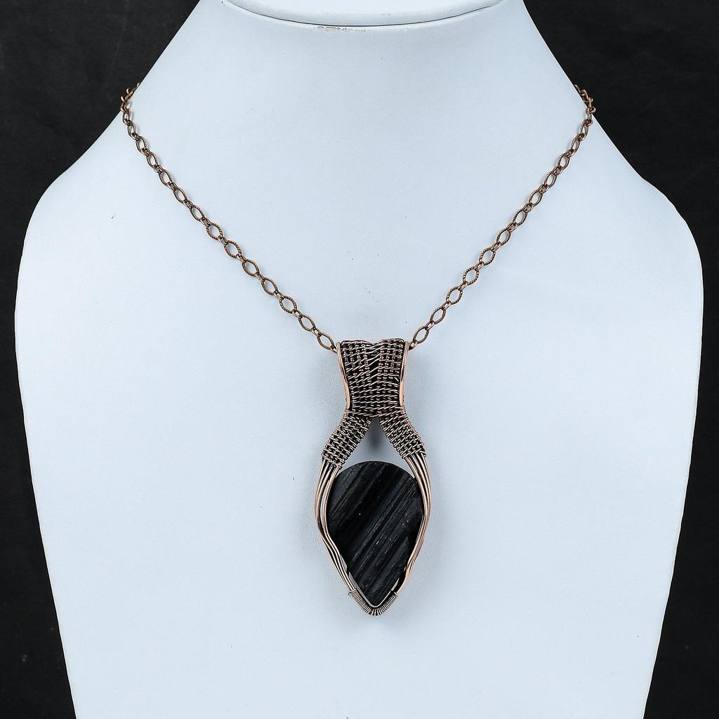 Pendentif Brut Tourmaline Noire Pendentif Enveloppé de Fil de Cuivre Bijou Pierre Précieuse Fait Main Pendentif Designer Bijou Enveloppé de Fil de Cuivre Cadeau pour Maman