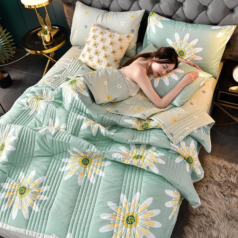 Quilted Spring Summer Quilt Soft Lightweight Duvet Summer Blanket Queen Breathable Blankets Comfortable Washable Double Quilts