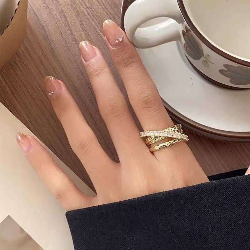 New Luxury Temperament Rhinestone Rings Vintage Irregular Metal Open Finger Rings For Women Party Jewelry Accessories Gifts