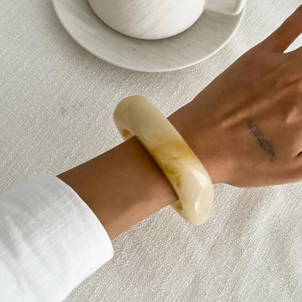 SHIXIN 3 Styles Minimalist Resin Acrylic Thick Wide Bracelet for Women Vintage Irregular Wave Cuff Bangle Charm Hand Jewelry New