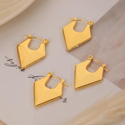 Cold Niche Design Sense Triangular Ear Buckle Women'S French Retro Light Luxury Titanium Steel Gold-Plated Glossy Earrings
