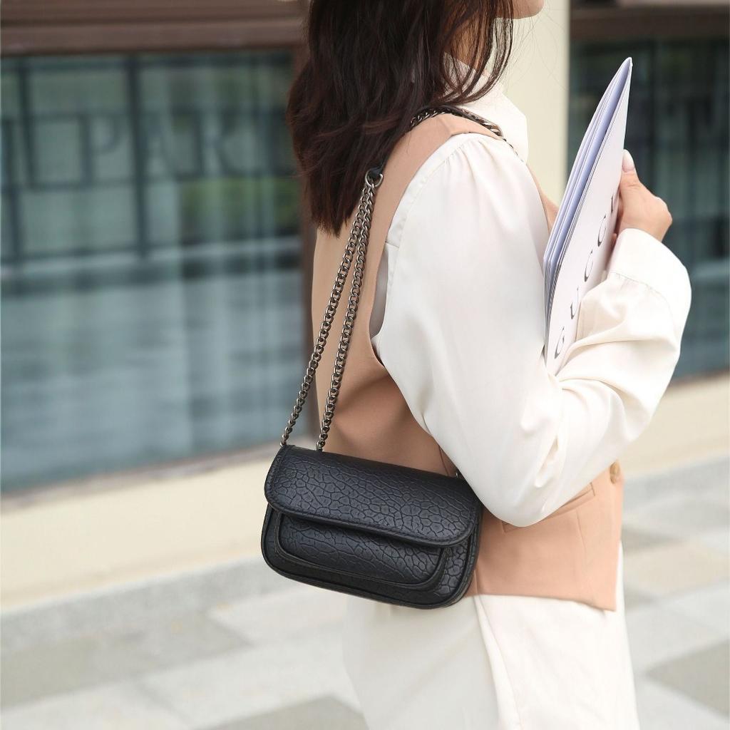 Summer new fashion versatile casual commuter mail carrier bag niche design high-end chain bag