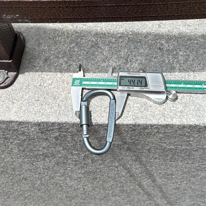 8D Colorful Aluminum Alloy Carabiner with Bold Lock for Tents and Bags