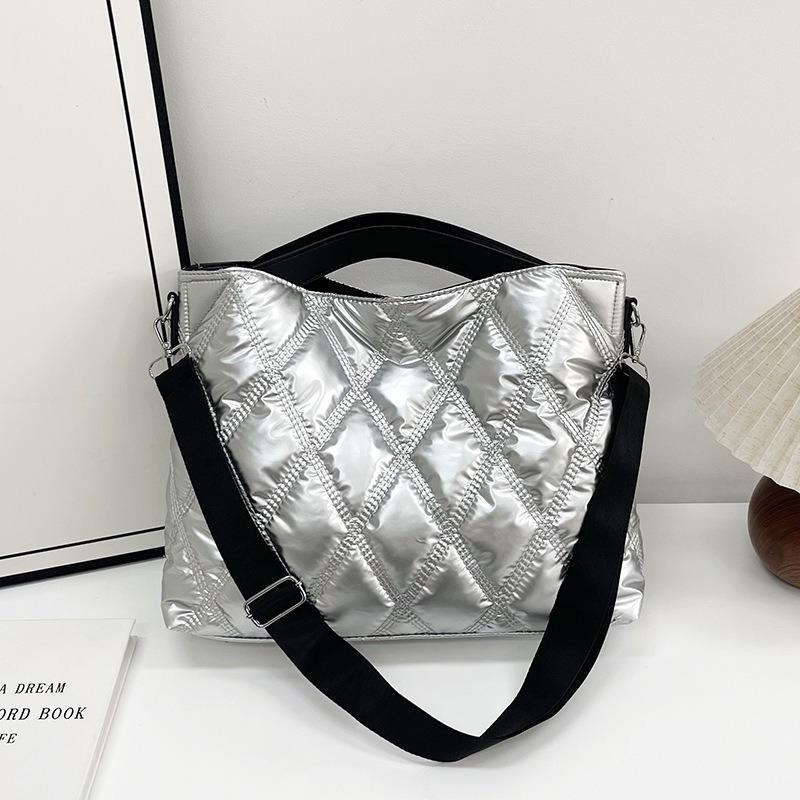 Largecapacity Portable Cotton Clothing Bag Women's Spring New Versatile Casual Diamond Shoulder Messenger Bag Commuter Tote Bag