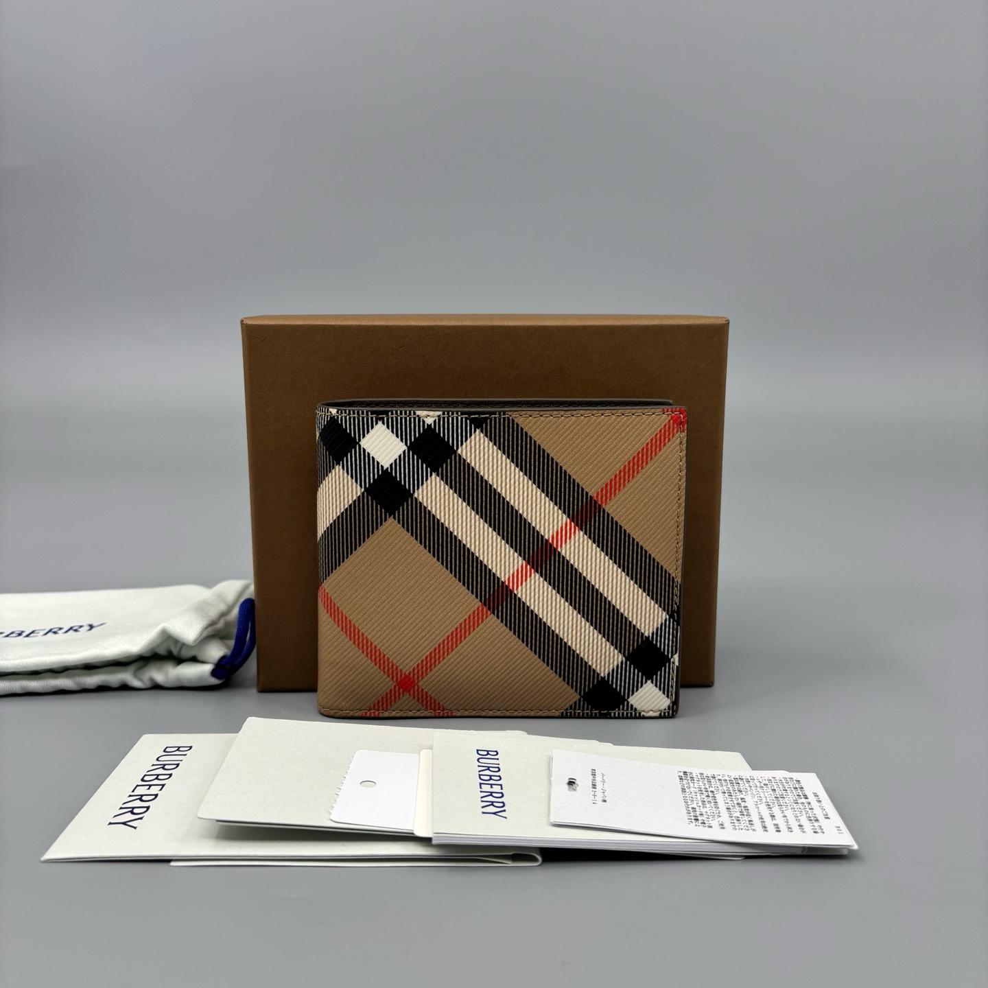 [Pre-Owned] Classic Stripe Double Fold PU Wallet - Excellent #1TTEGDX ONE SIZE