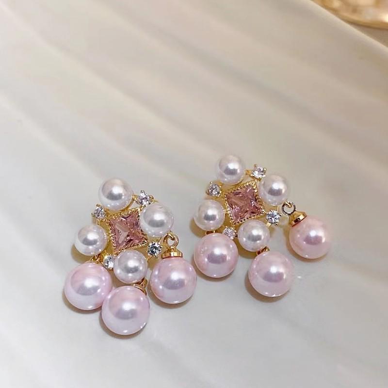 Elegante Retro-Ohrringe mit Perlen und Zirkonia sowie Diamantakzenten
