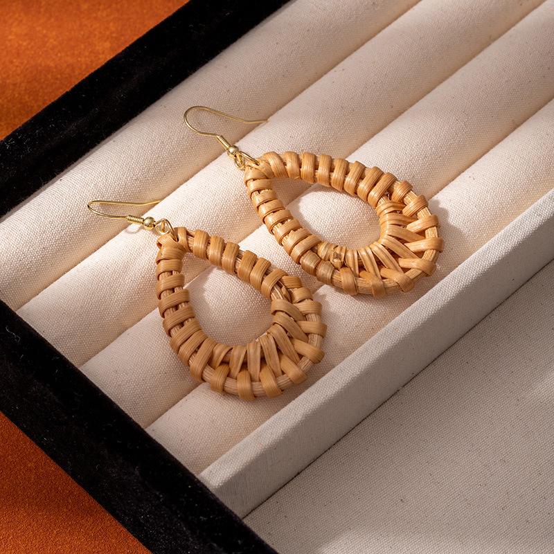Bohemian Stil Bambus und Rattan Stroh Ohrringe Damen Nische Einzigartig Handgewebte Stecker Ohrringe Urlaubsstil Ohrringe Ohrschmuck