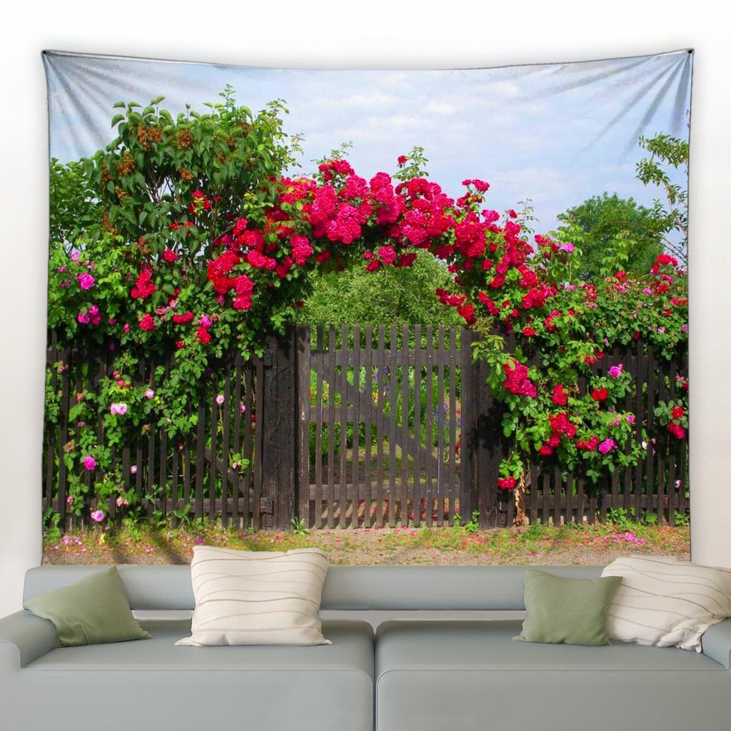 Widok na ogród gobelin ogrodzenie naturalna roślina kwiatowa gobelin ścienny wiszący salon pokój wieloosobowy estetyka dekoracja wnętrz