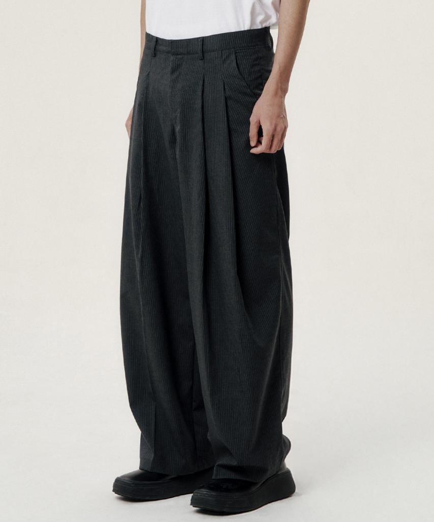 NOISE Stripe Double Pintuck Wide Slacks - Charcoal