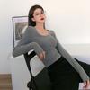Maglietta nera aderente a maniche lunghe con scollo a U e taglio basso, da donna, autunno/inverno