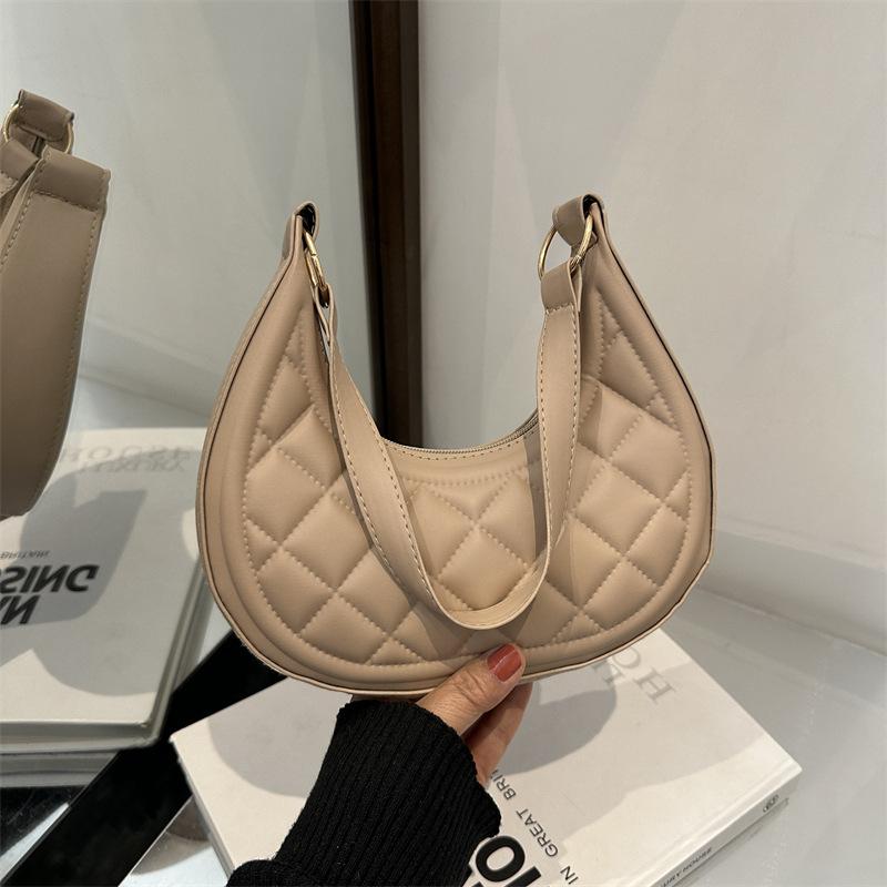 This year's popular fashion diamond shoulder bag women's 2024 autumn new versatile ins armpit bag Korean version of crescent women