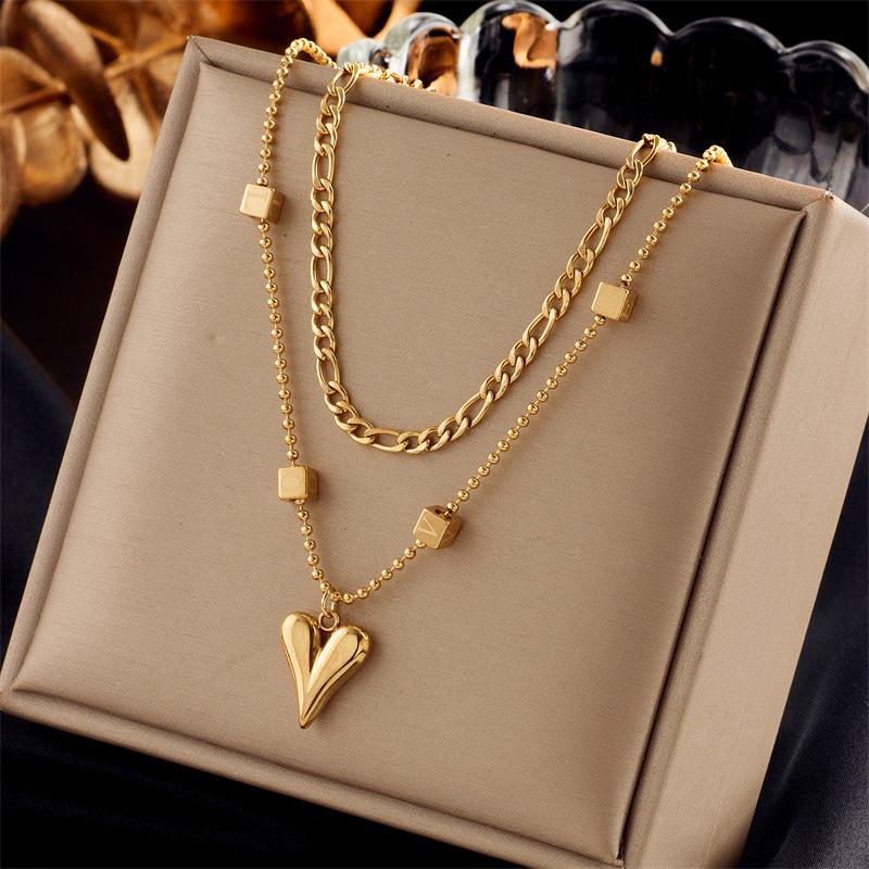 Retro Gold-Plated Double-Layer Butterfly and Pearl Pendant Necklace