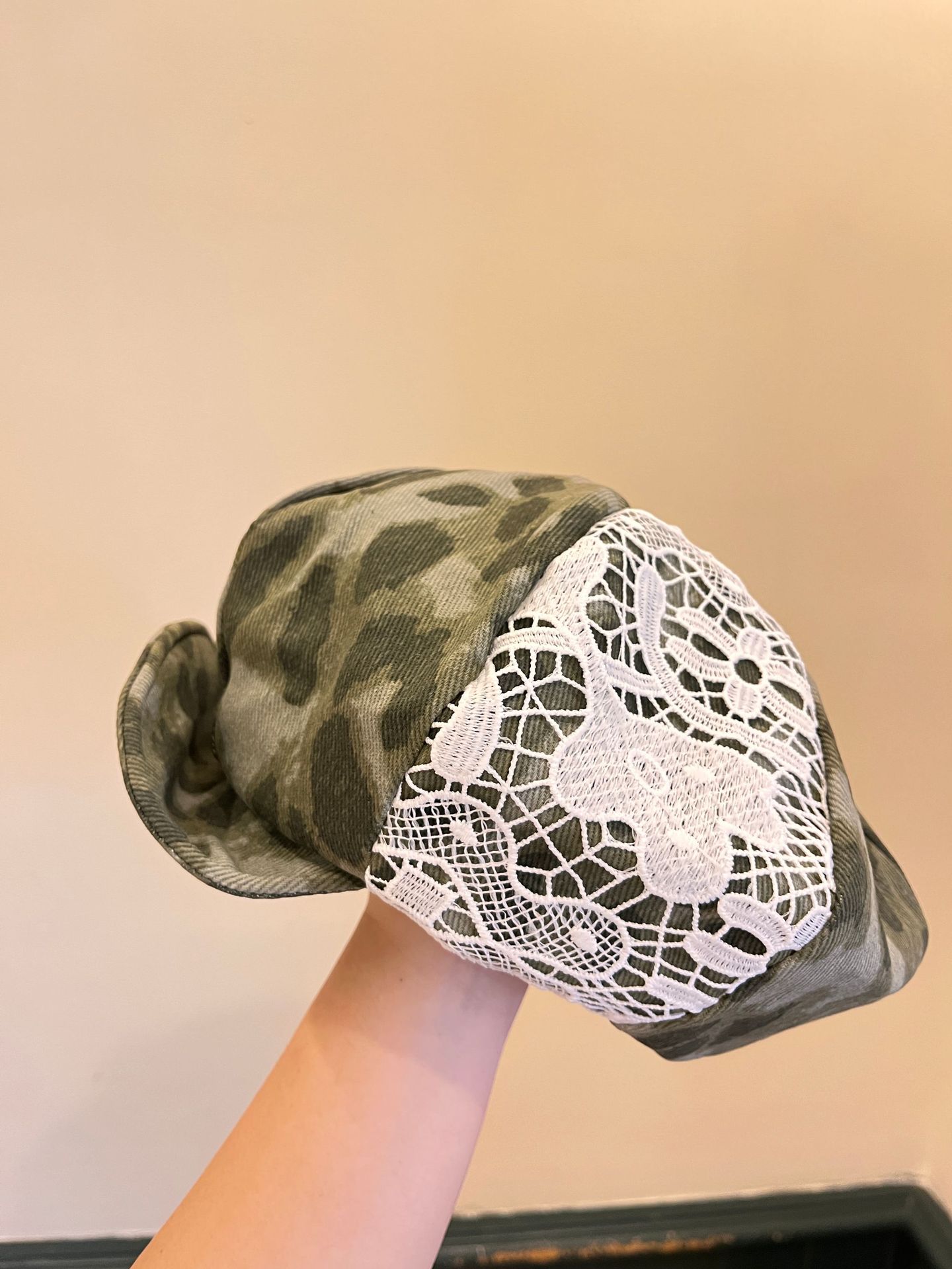 

Ретро кружево сращивание леопардовый принт берет женский летний индивидуальный большой окружность головы показывающий лицо маленькая восьмиугольная шляпа M（56-58cm）