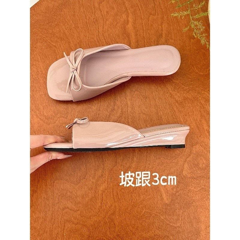 Flieder-Schönheit! Temperament Lackleder quadratischer Kopf mit Schleife Absatz Sandalen Damen Sommer flache Sandalen