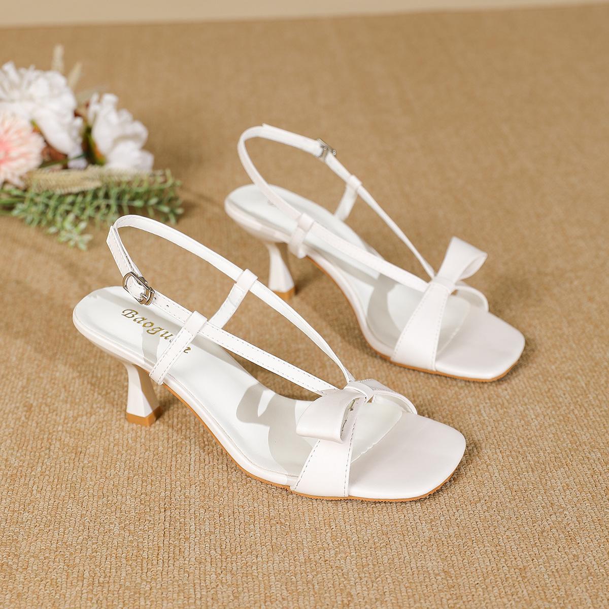 

Белые сандалии женские летние бант простые и сексуальные квадратный носок тонкий каблук темперамент с юбкой высокий каблук 40
