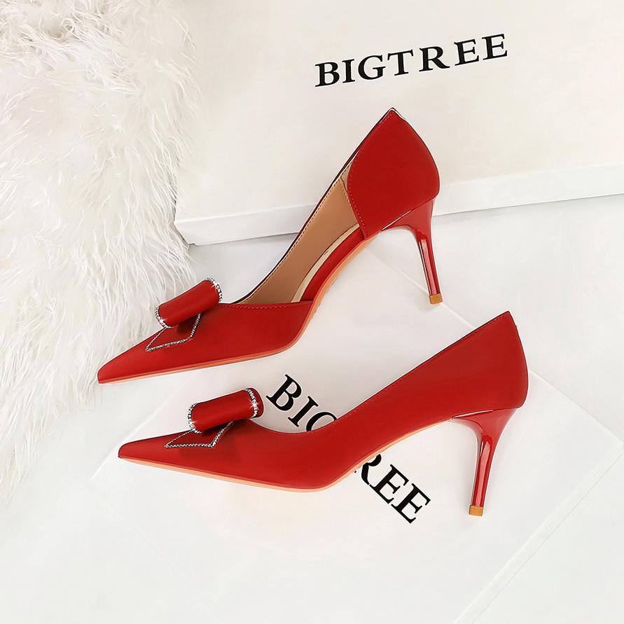 Женские туфли на высоком и тонком каблуке — фото 10