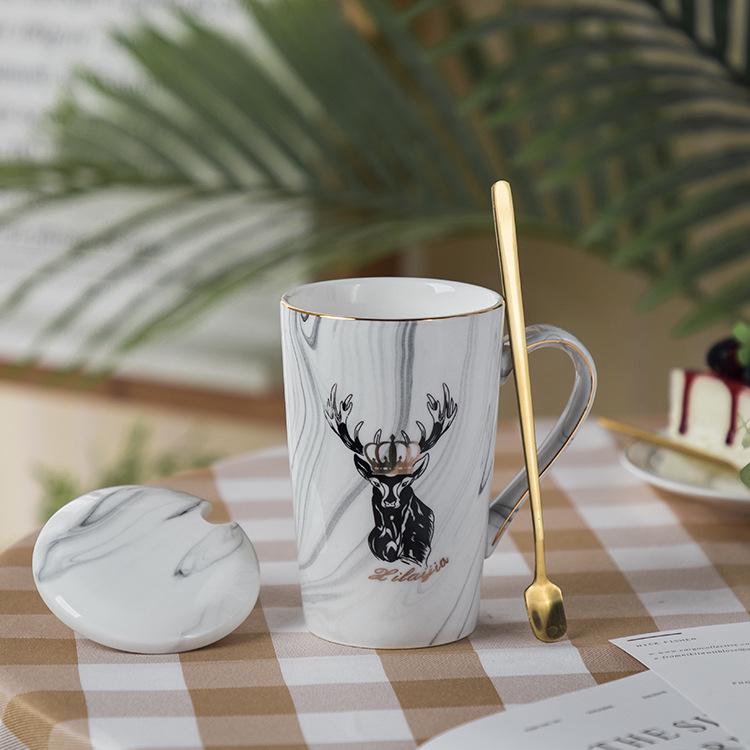 Elegant Marble Pattern Mug with Gold Trim, Spoon Lid, and Custom Logo - Ideal for Coffee or as a Souvenir Gift.