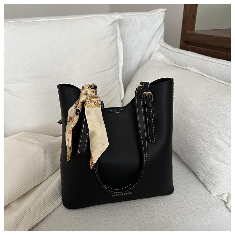 2025 Große Damen-Umhängetasche - Vielseitige, einfache Pendler-Tragetasche mit Schal