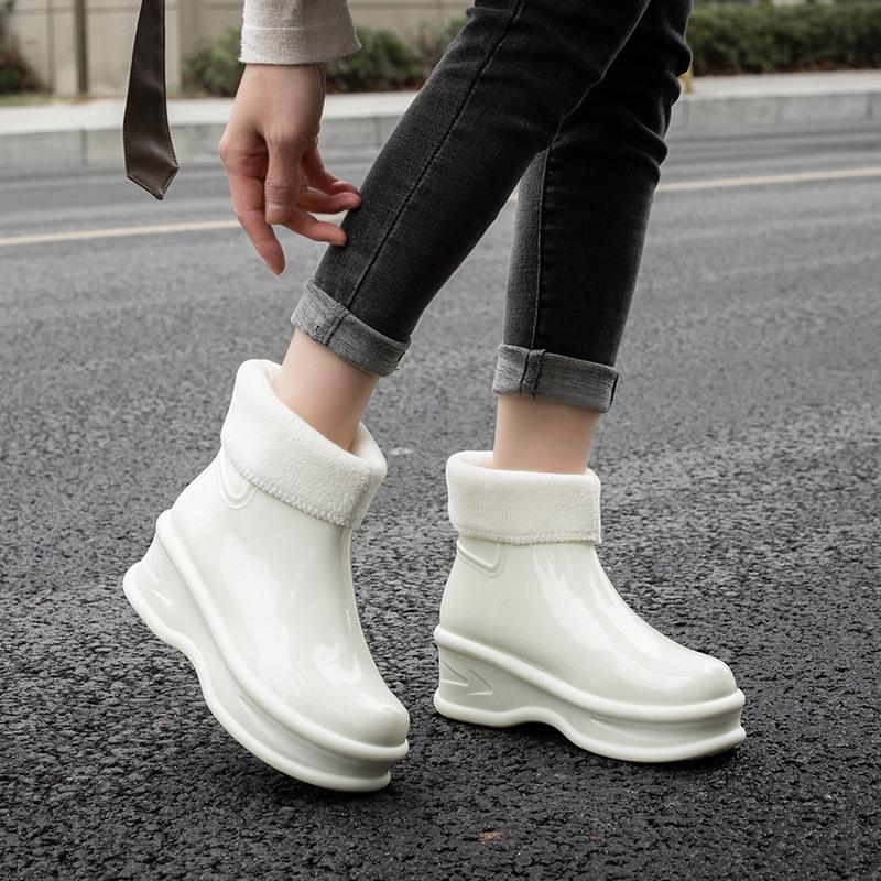 New Women's Plus Velvet Warm Mid-Calf Waterproof Rain Boots - Fashionable Outdoor Rubber Work Shoes
