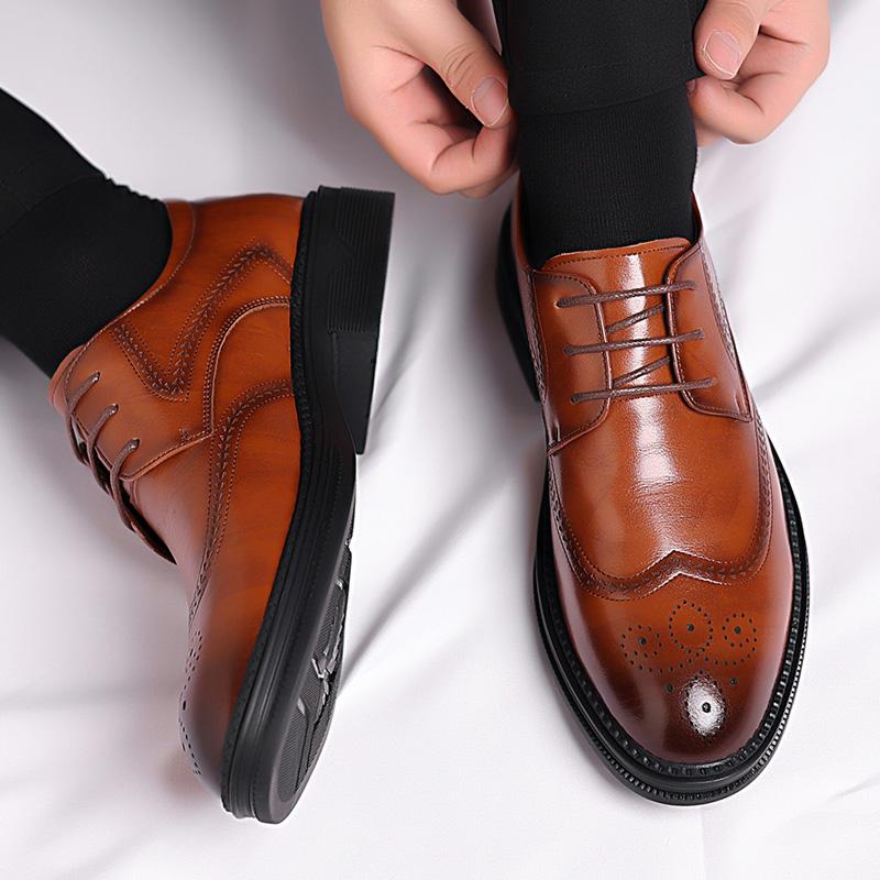 Fashion New Soft Comfort Baroque Brand Carved Oxford Shoes Non Slip Flat Bottomed Pointed Tip Men Office Business Quality Oxford Shoes