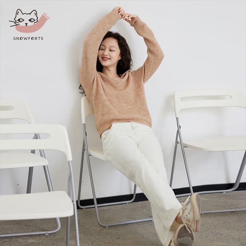 

Женский свитер крупной вязки с воротником поло Snuofeide S160/84A