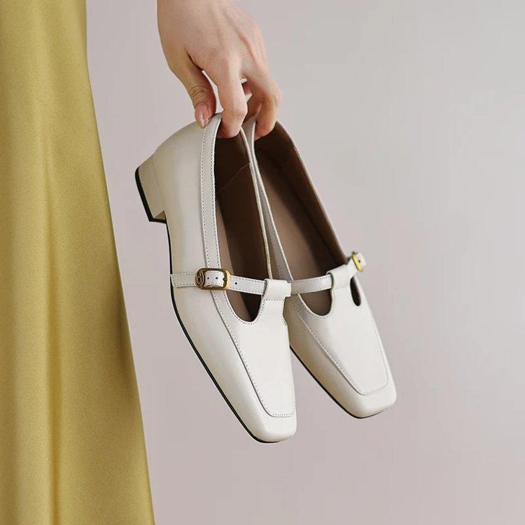 

Soft leather version Xiaoxiangfeng shallow mouth single shoes women s 2025 spring new Mary Jane square head low heel with skirt small leather shoes 35