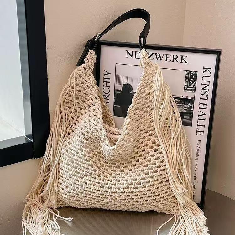 Women's Spring 2025 New Simple Hollow Woven Bohemian Tassels Tote Bag Casual Beach Vacation Style Single Shoulder Beach Bag