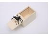 Gruselige Streichbox mit Spinne - Überraschungsspielzeug aus Holz