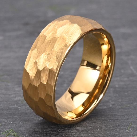 8mm Breiter Wolframring - Handgehämmerte Matte Oberfläche mit 18K Goldgalvanisierung