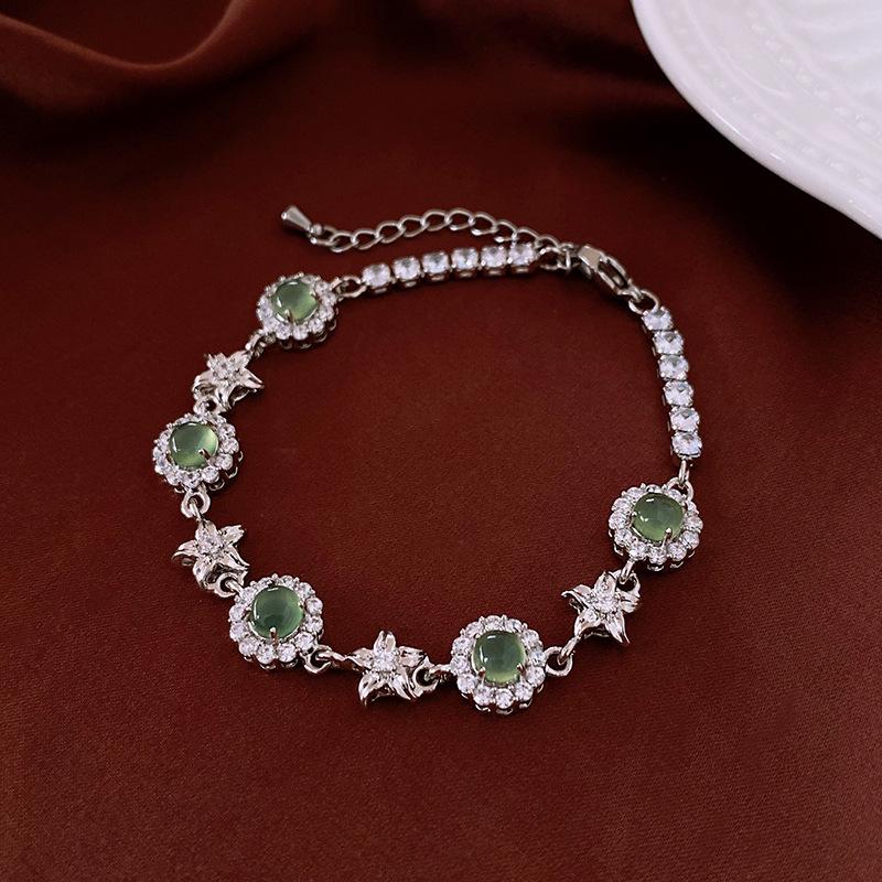 Zircon Flower Round Bracelet: High-End Light Luxury Fashion, Retro Versatile Women's Jewelry
