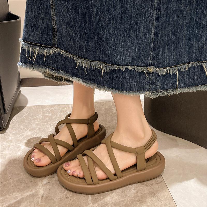 Pantoufles à semelles épaisses pour femmes été extérieur 2025 nouvelle mode à brides croisées marcher sur de la merde chaussures muffin à semelle plate pantoufles cool