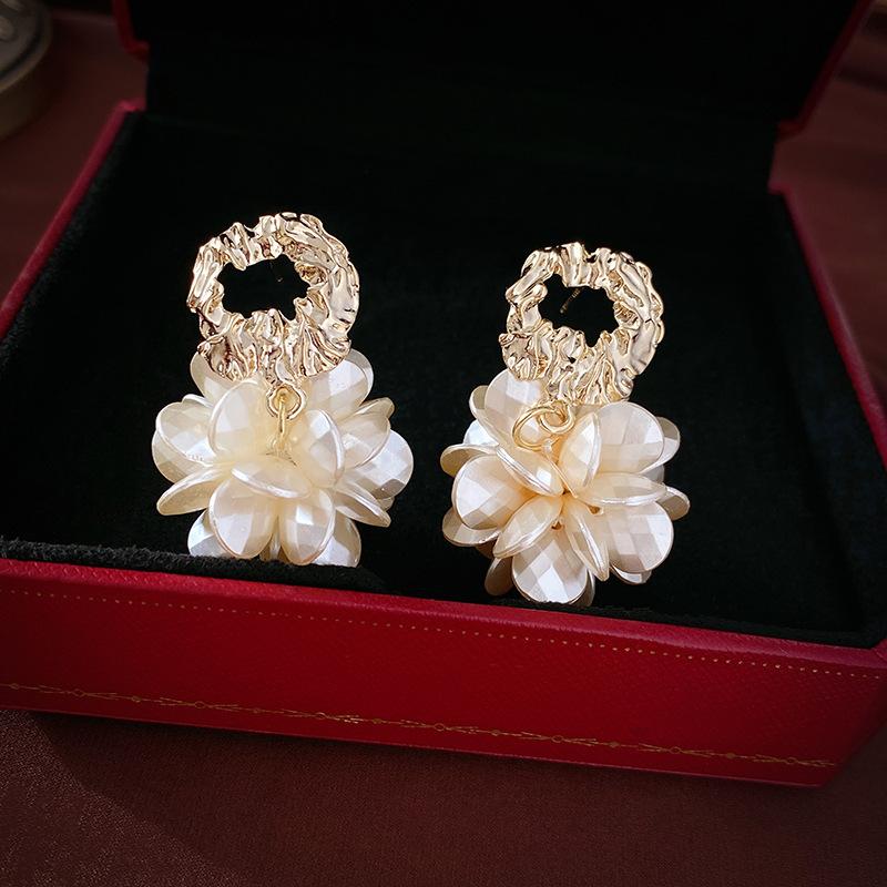 Silber Nadel Perle Blütenblatt Fransen Ohrringe Super Fee Süß High-End Ohrringe Gleiche Ohrringe Frauen