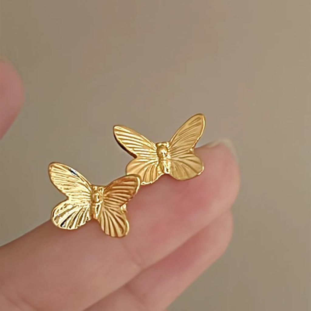 Real Gold-Plated Silver Needle Retro Flower Butterfly Pearl Stud Earrings - Exquisite High-End Design.