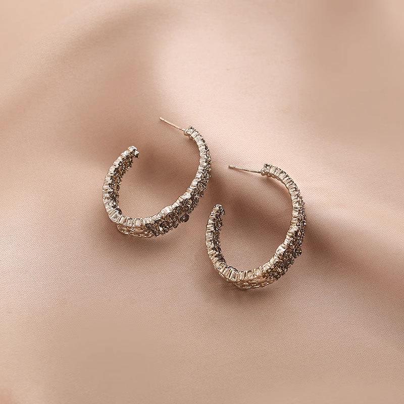 

Корейские винтажные серьги-кольца в стиле барокко с кристаллами из Дондэмуна - Трендовая бижутерия 2024 года с преувеличенными серебряными иглами для женщин чёрный