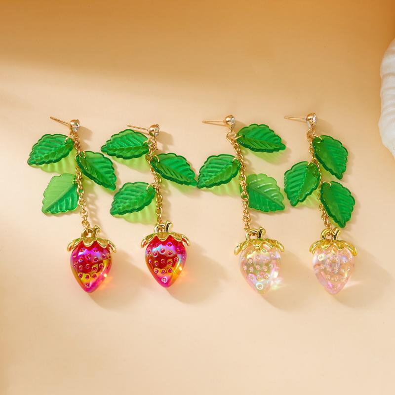Fashion Sweet Red Strawberry Drop Earrings For Women Lovely Green Leaves Flower Resin Strawberry Fruit Earrings Party Jewelry