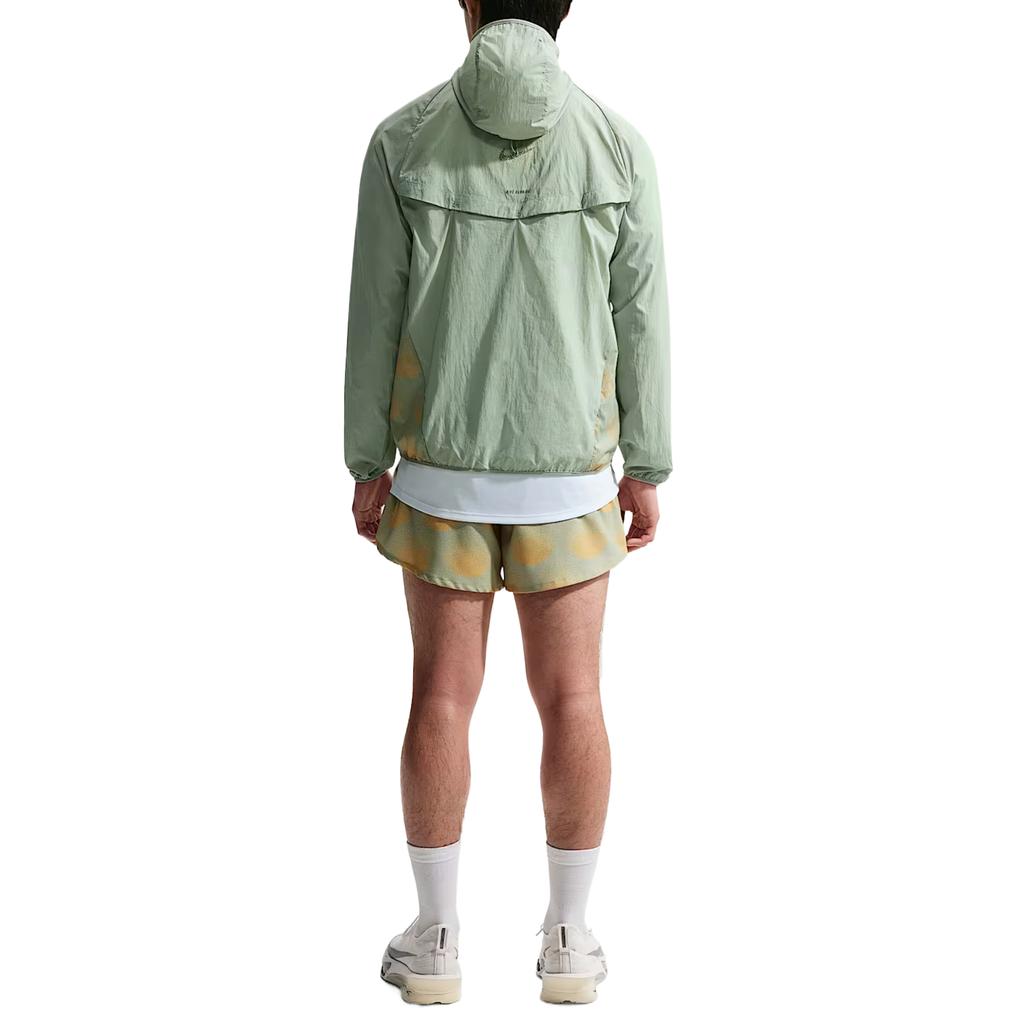 Nike Stride Lightweight Hooded Jacket Men jackets IO0539-370