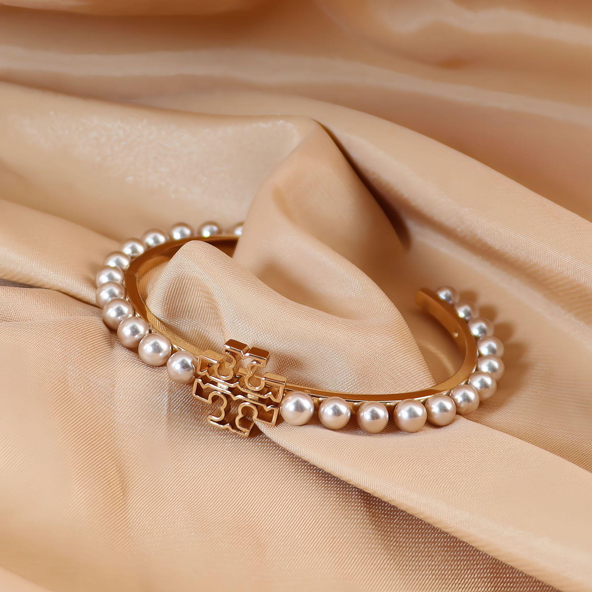Позолоченный Медный Жемчуг Двойной Логотип T Открытый Браслет-Манжета - Элегантный Стиль Светской Львицы