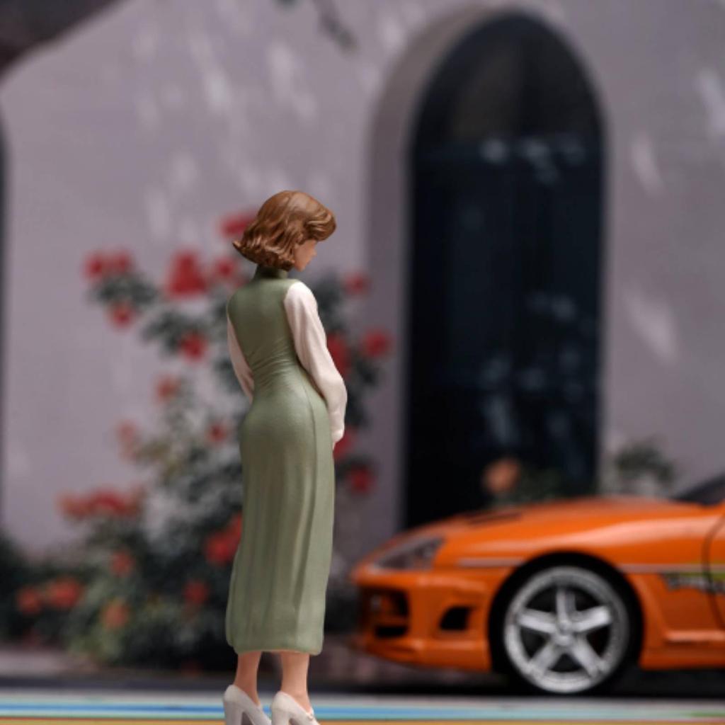 Woman Figurine Hand-Painted Miniature People Figurines Collectible Resin Figure