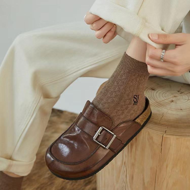 Fashion 2024 Women's Closed Toe Slippers PU Leather Clogs Sandals For Women Retro Fashion Garden Clog Slides Hot Popular Mule Clogs Shoe