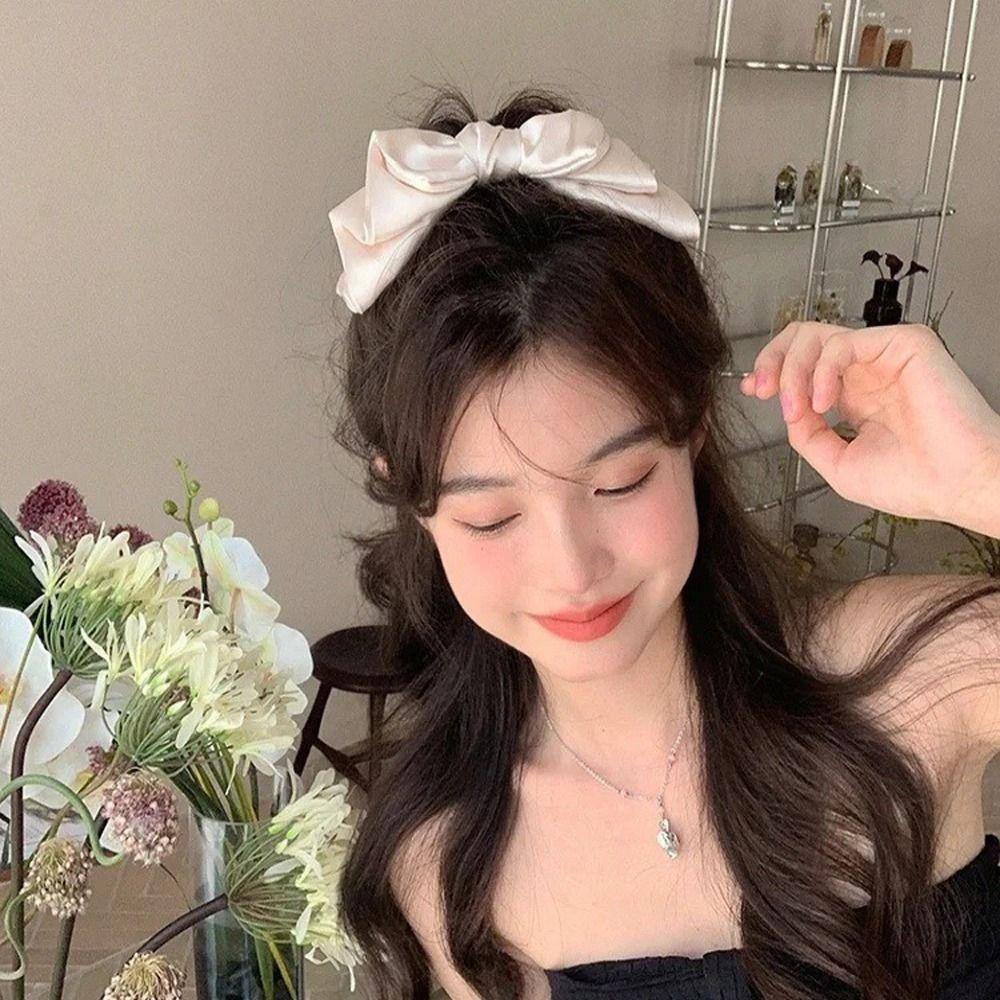 

Hair Clips Hair Top Clamp Bow Spring Clips Ponytail Holder Women Hair Clips Korean Hairgrip білий