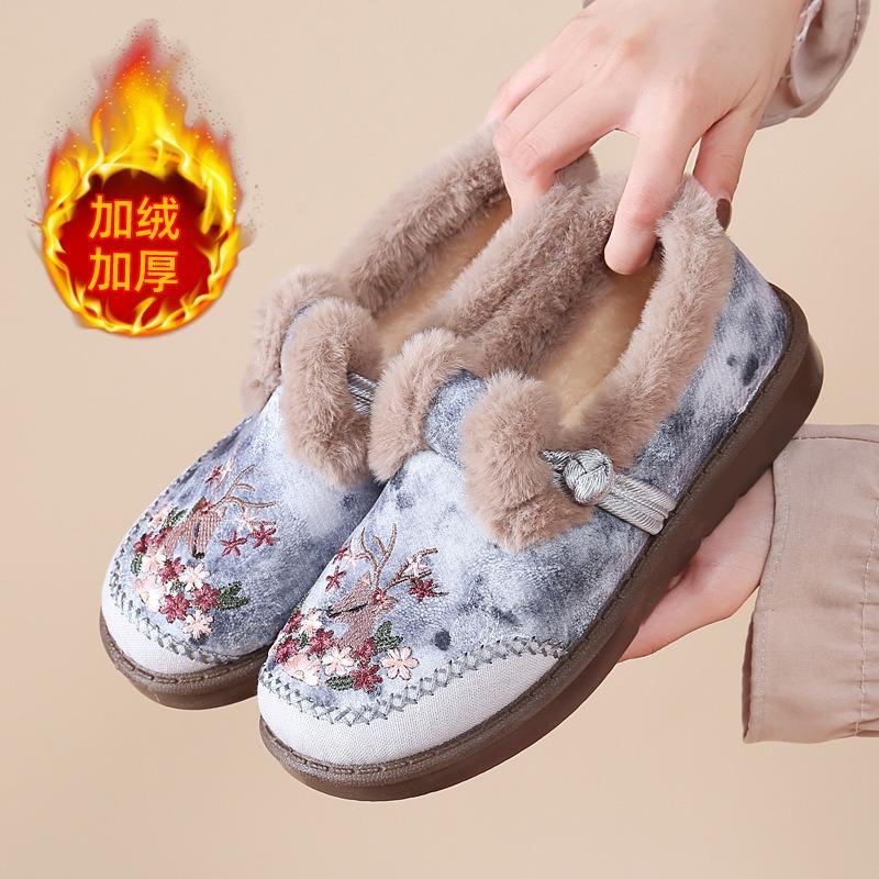 Winter new cotton shoes women's velvet thickened warm mother shoes soft sole one pedal comfortable non-slip thick-soled embroidered shoes