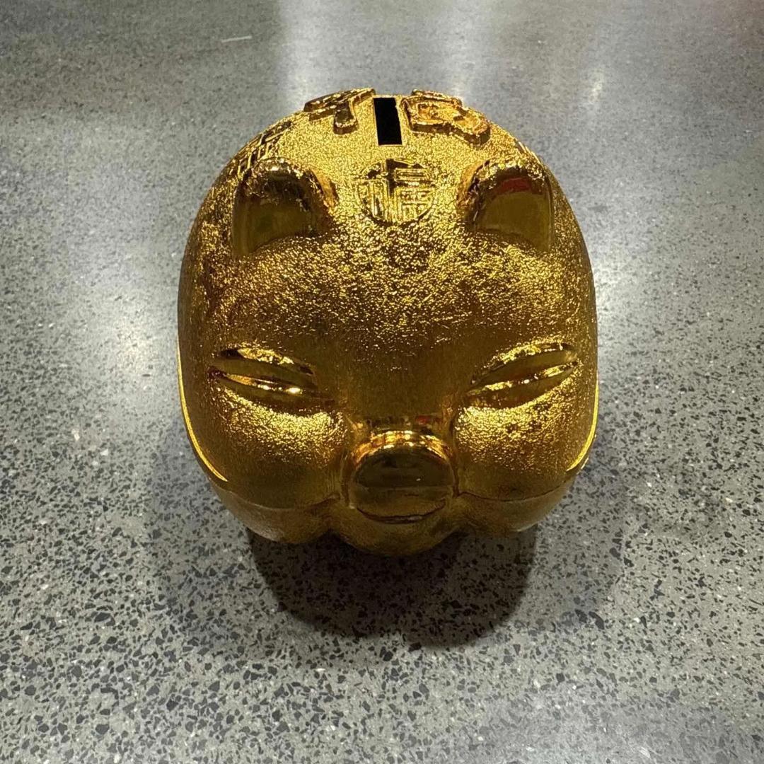 

1/2Pcs 6in Large Capacity Golden Piggy Bank Children s Plastic Piggy Bank Desktop Ornament Wealth Attracting Wedding Decoration A1